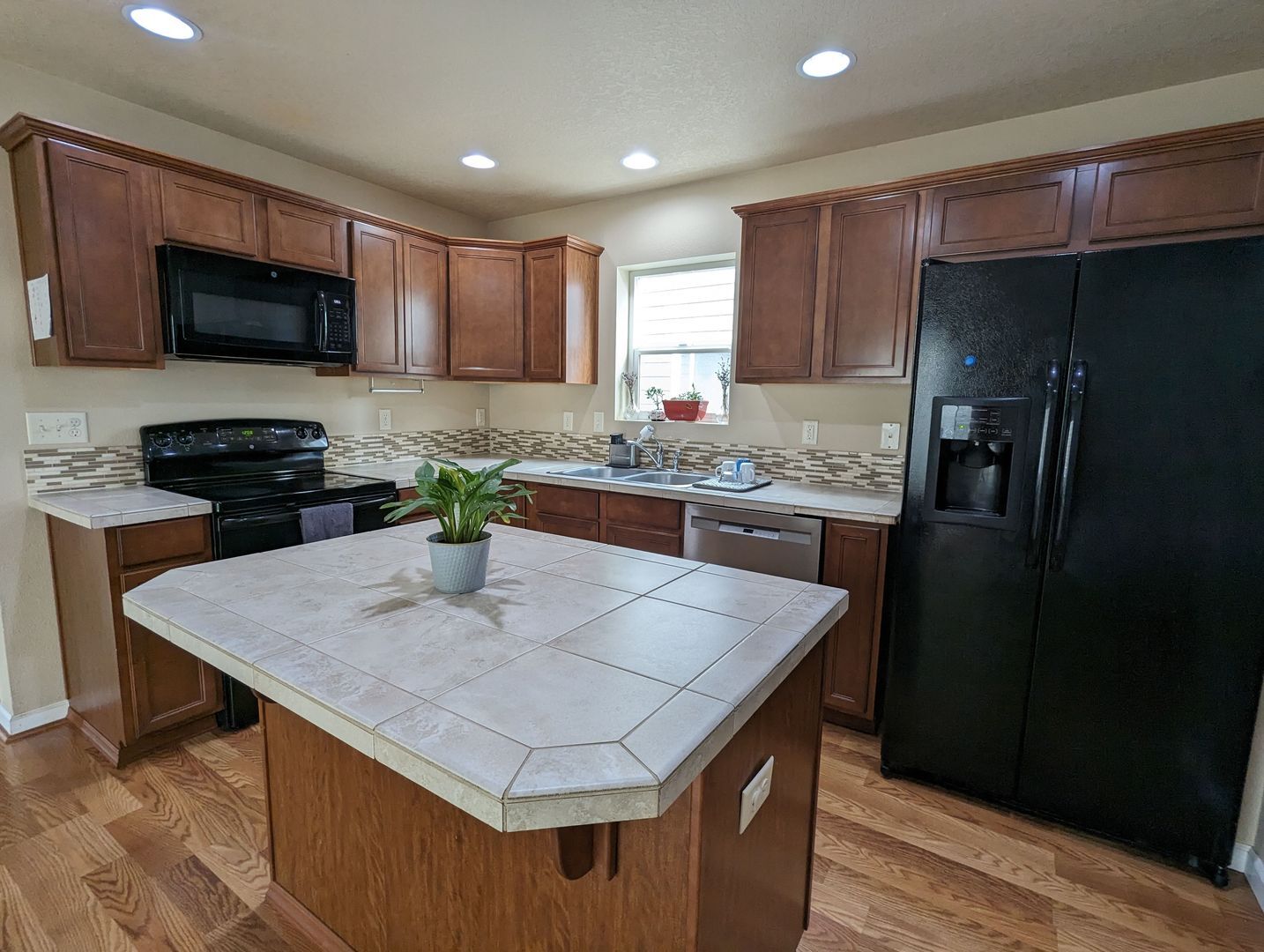 20954 SW Edgemont St. - Beaverton - Oregon - 3 bed, 3 bath rental property