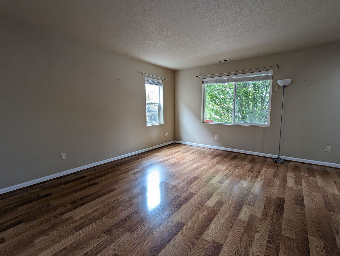 20954 SW Edgemont St. - Beaverton - Oregon - 3 bed, 3 bath rental property