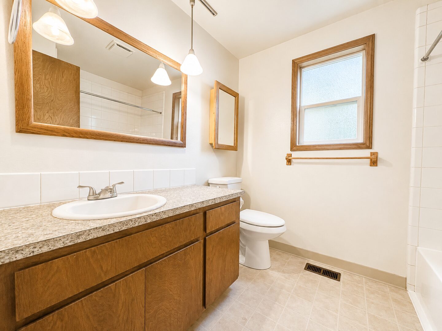 21318 SE Alder Ct - Gresham - Oregon - 2 bed, 1 bath rental property