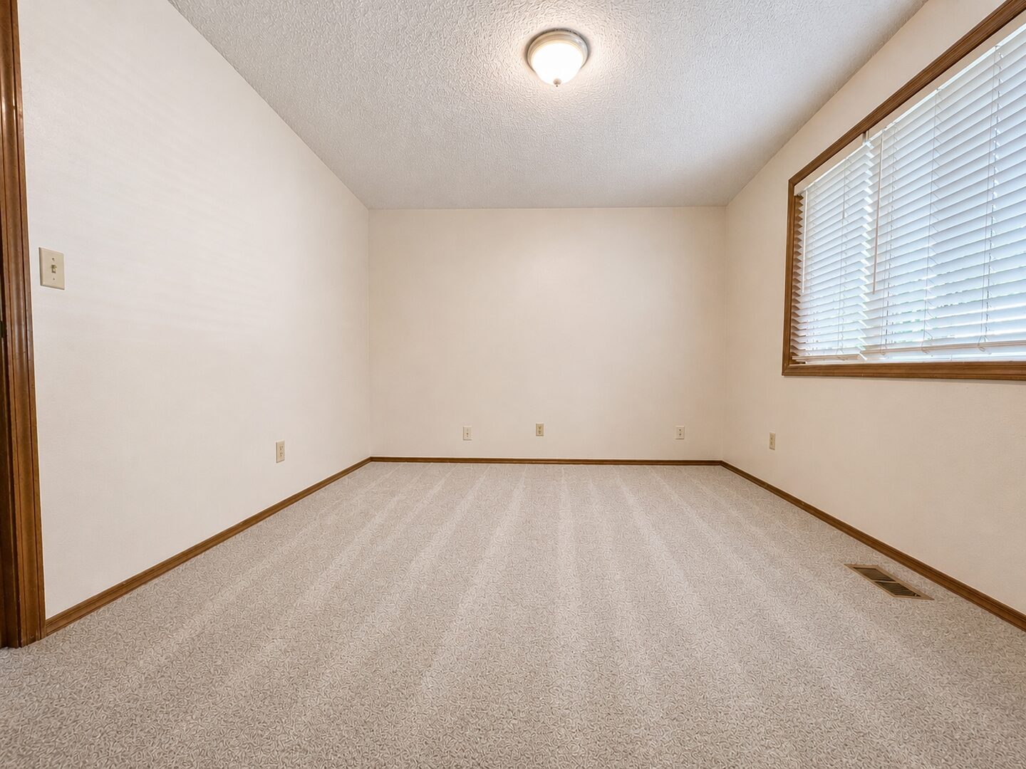 21318 SE Alder Ct - Gresham - Oregon - 2 bed, 1 bath rental property