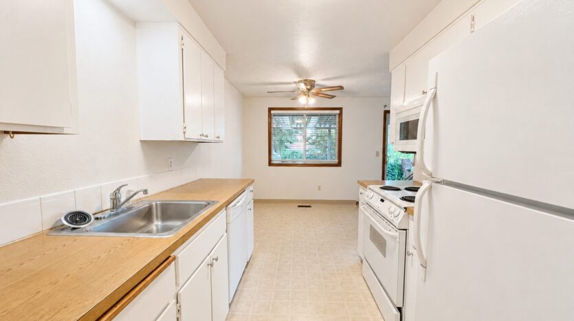 21318 SE Alder Ct - Gresham - Oregon - 2 bed, 1 bath rental property