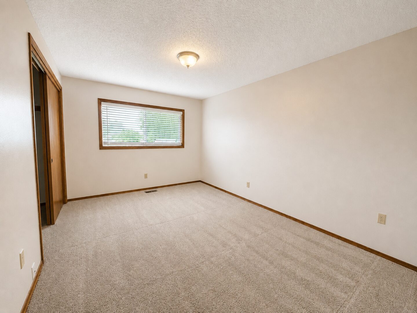21318 SE Alder Ct - Gresham - Oregon - 2 bed, 1 bath rental property
