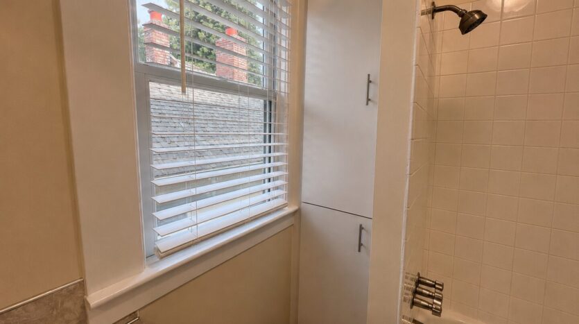 2220 NW Johnson Street - Portland - Oregon - 2 bed, 1 bath rental property