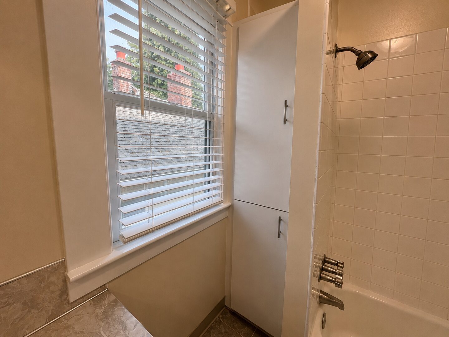 2220 NW Johnson Street - Portland - Oregon - 2 bed, 1 bath rental property