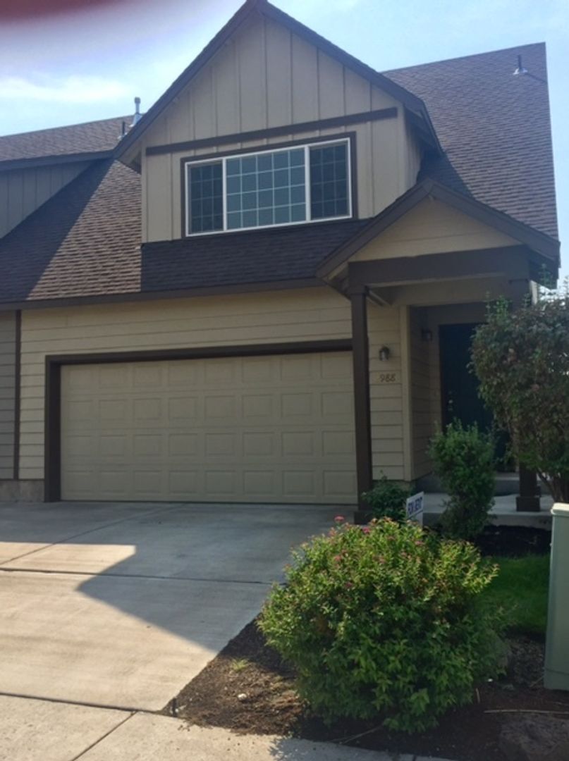 2988 SW Indian Circle - Redmond - Oregon - 3 bed, 2.5 bath rental property