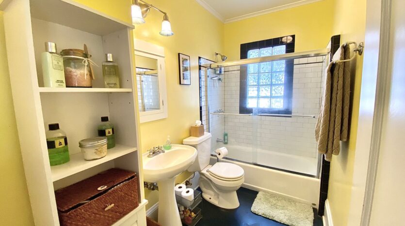 4337 NE 23rd Ave - Portland - Oregon - 2 bed, 1 bath rental property