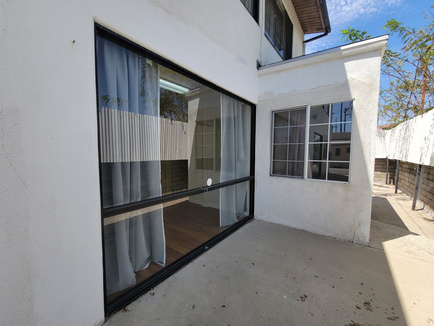 5165- 5165 1/2 Santa Monica Blvd.
