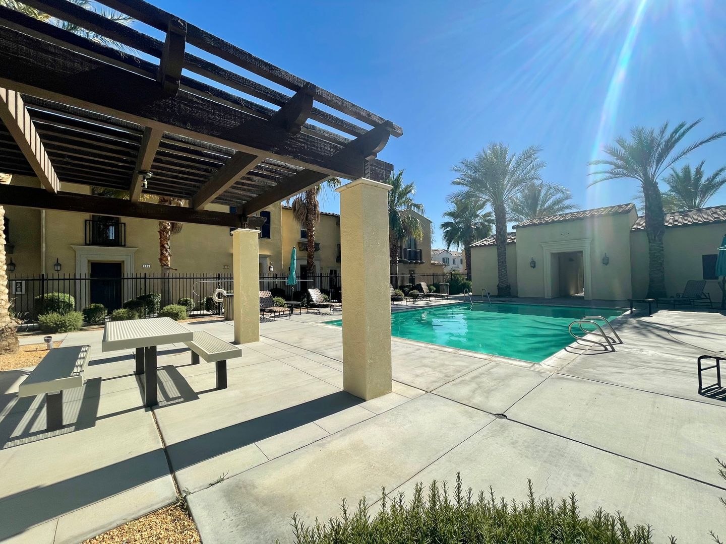 617 Calle Vibrante - Palm Desert - California - 3 bed, 2.5 bath rental property