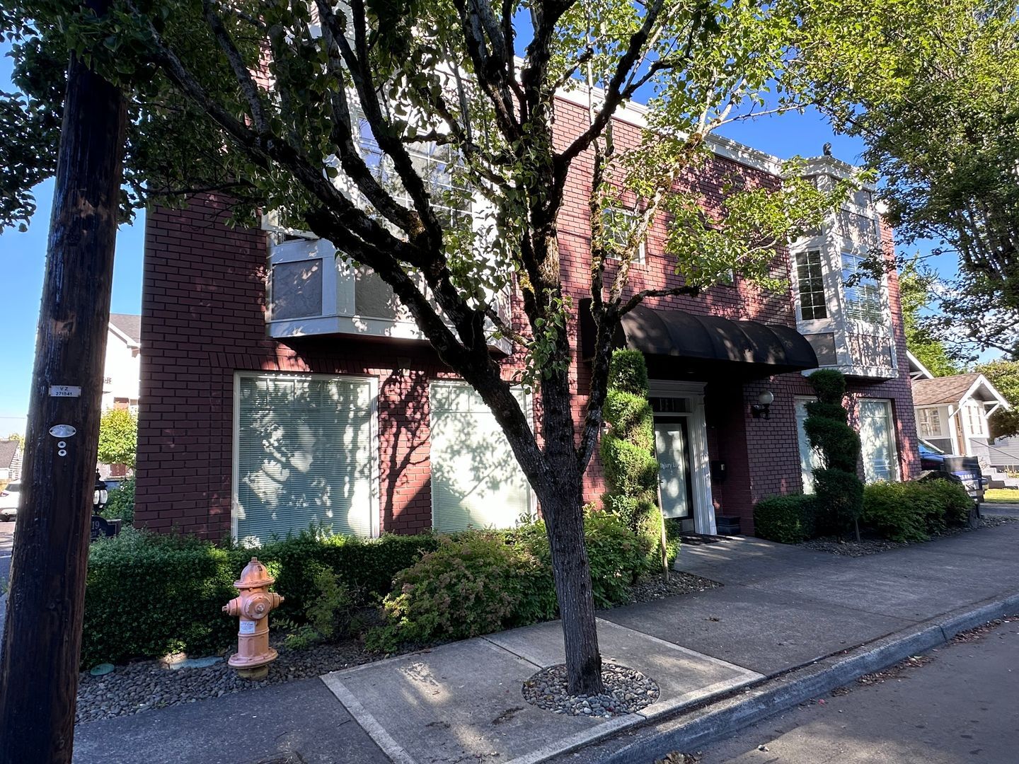 715 NE Roberts Avenue