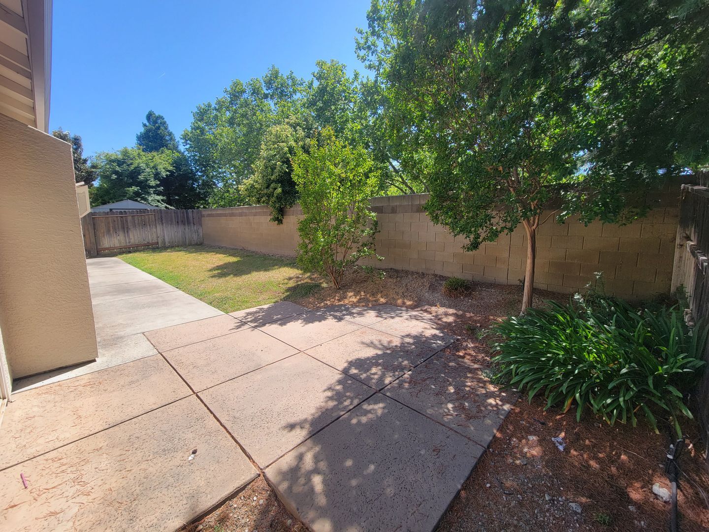 8624 Banton Circle - Elk Grove - California - 3 bed, 2 bath rental property