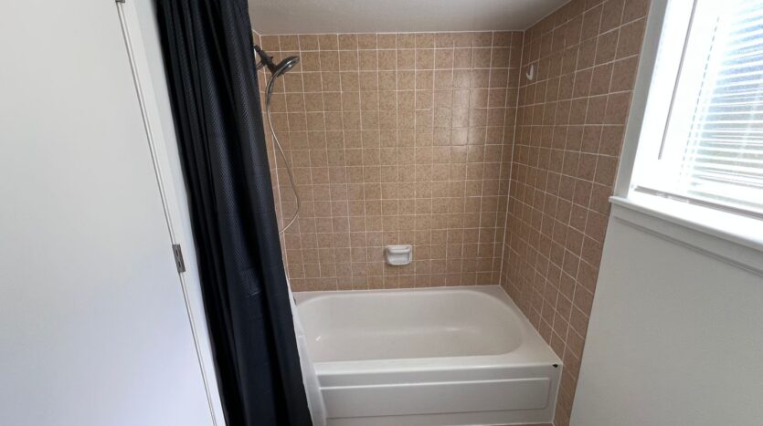 1106 SW Fox Ct - Troutdale - Oregon - 2 bed, 1 bath rental property