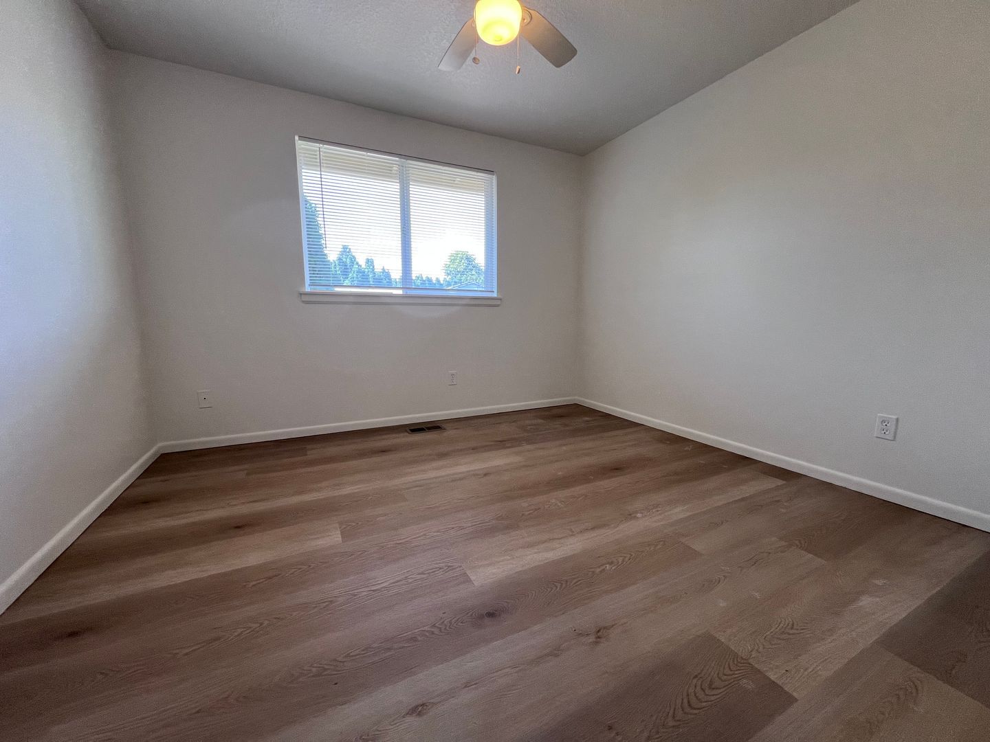 1106 SW Fox Ct - Troutdale - Oregon - 2 bed, 1 bath rental property