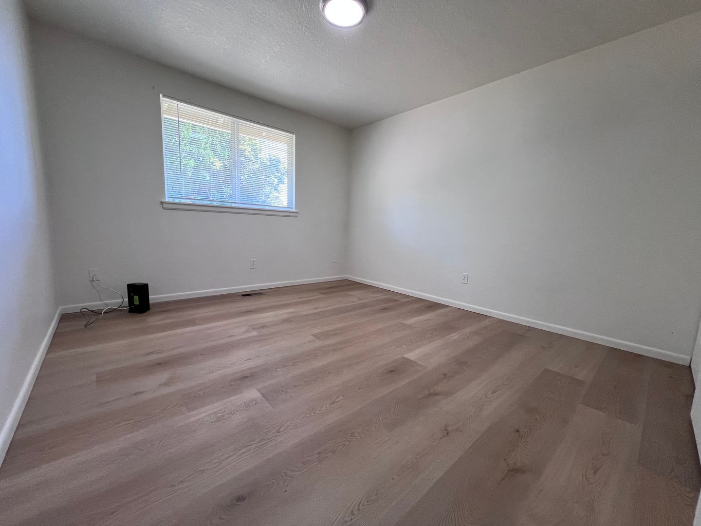 1106 SW Fox Ct - Troutdale - Oregon - 2 bed, 1 bath rental property