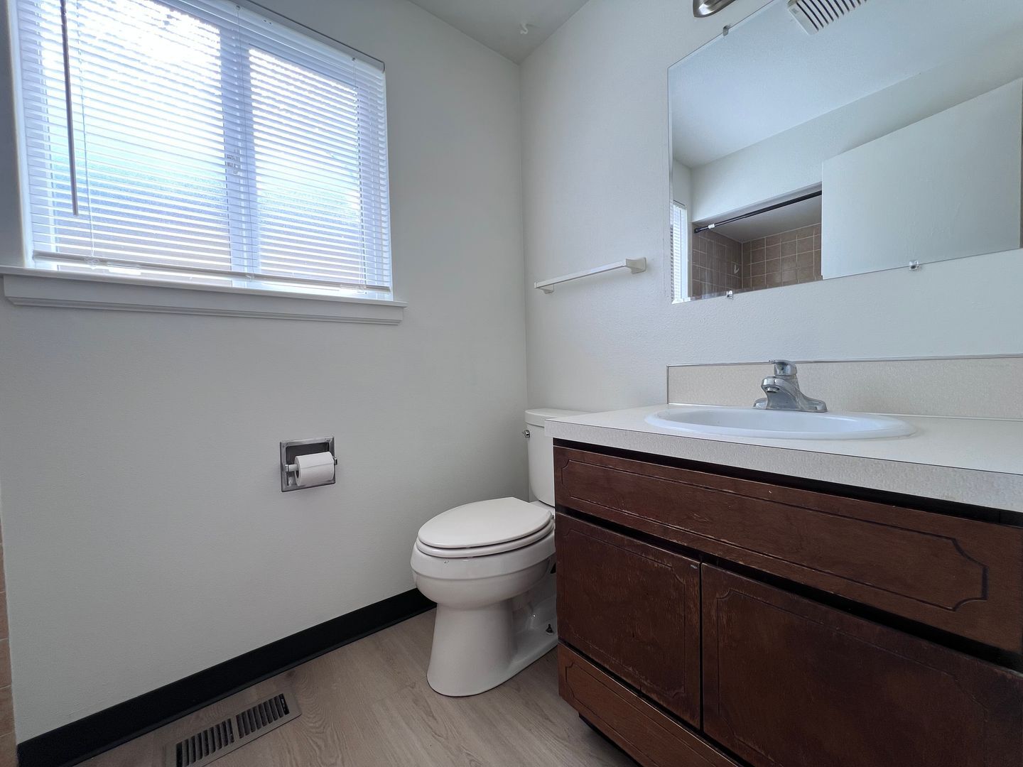 1106 SW Fox Ct - Troutdale - Oregon - 2 bed, 1 bath rental property