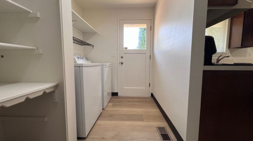 1106 SW Fox Ct - Troutdale - Oregon - 2 bed, 1 bath rental property