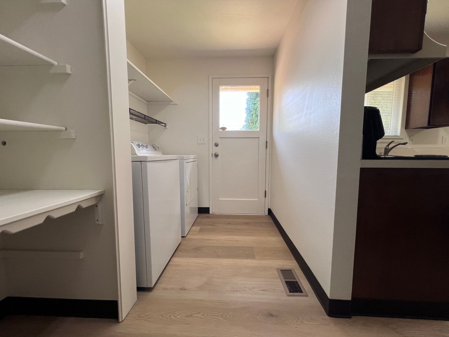 1106 SW Fox Ct - Troutdale - Oregon - 2 bed, 1 bath rental property