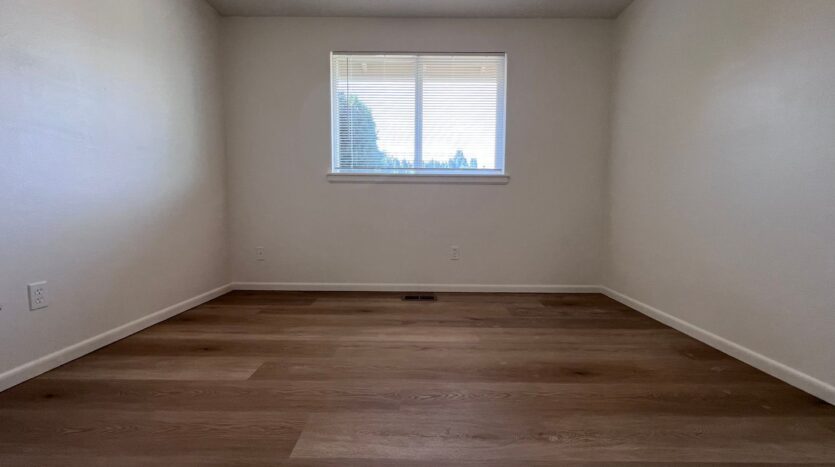 1106 SW Fox Ct - Troutdale - Oregon - 2 bed, 1 bath rental property