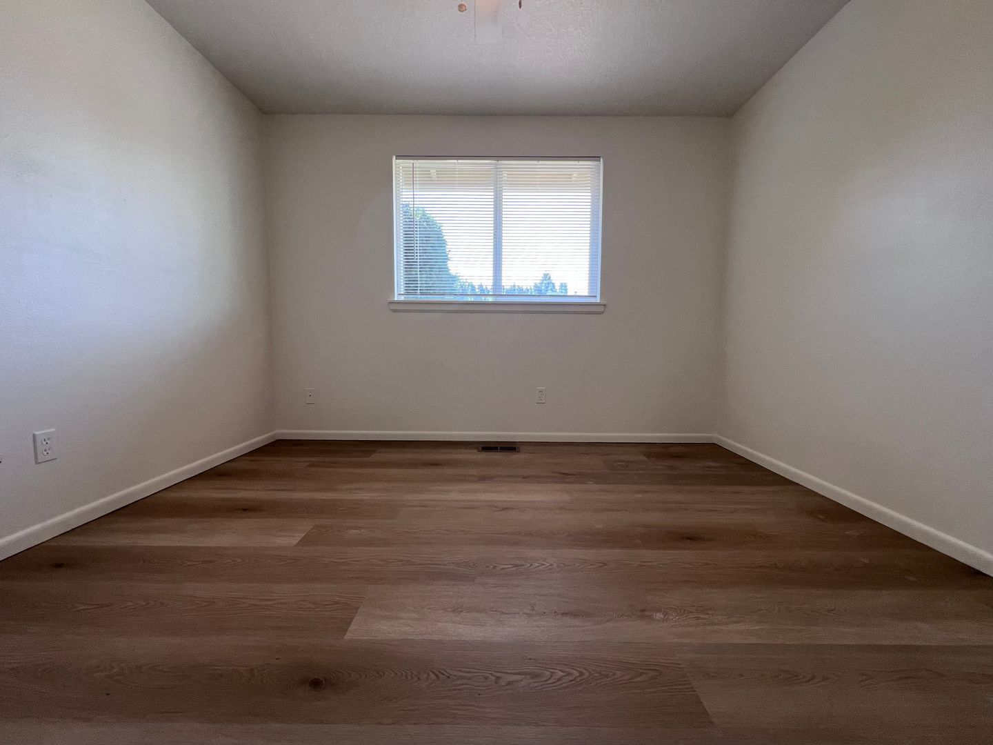 1106 SW Fox Ct - Troutdale - Oregon - 2 bed, 1 bath rental property
