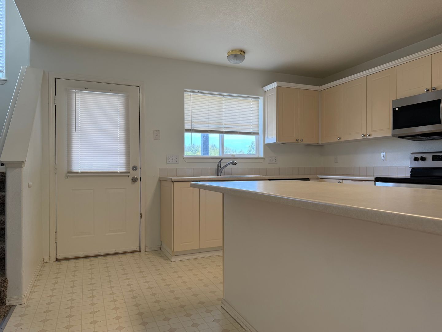 14110 SE Summerfield Loop - Happy Valley - Oregon - 3 bed, 2.5 bath rental property