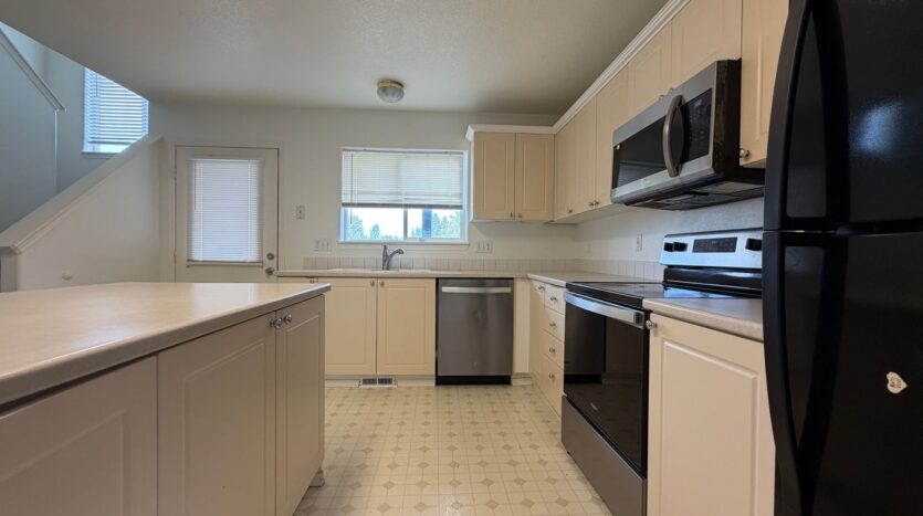 14110 SE Summerfield Loop - Happy Valley - Oregon - 3 bed, 2.5 bath rental property