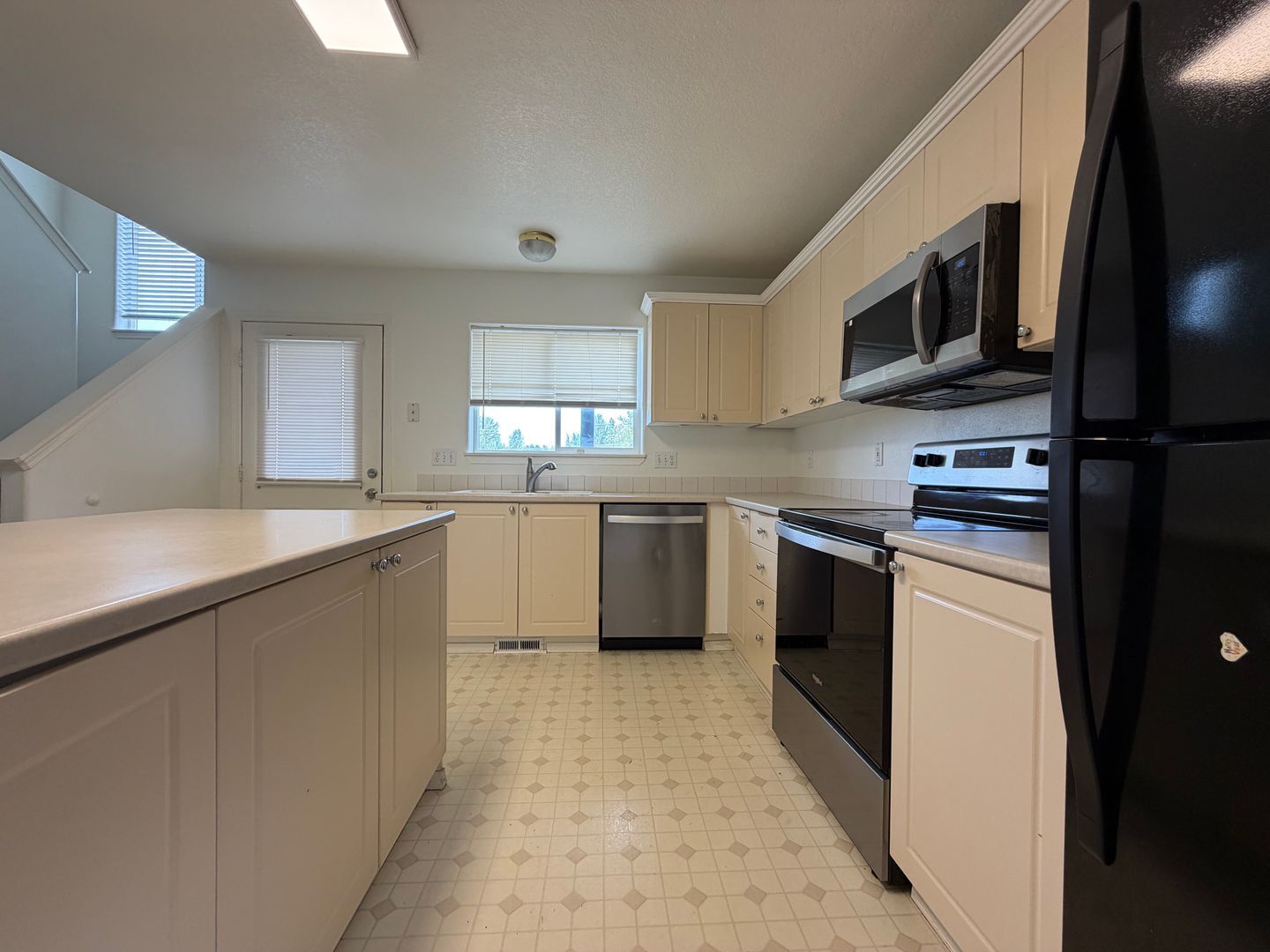 14110 SE Summerfield Loop - Happy Valley - Oregon - 3 bed, 2.5 bath rental property