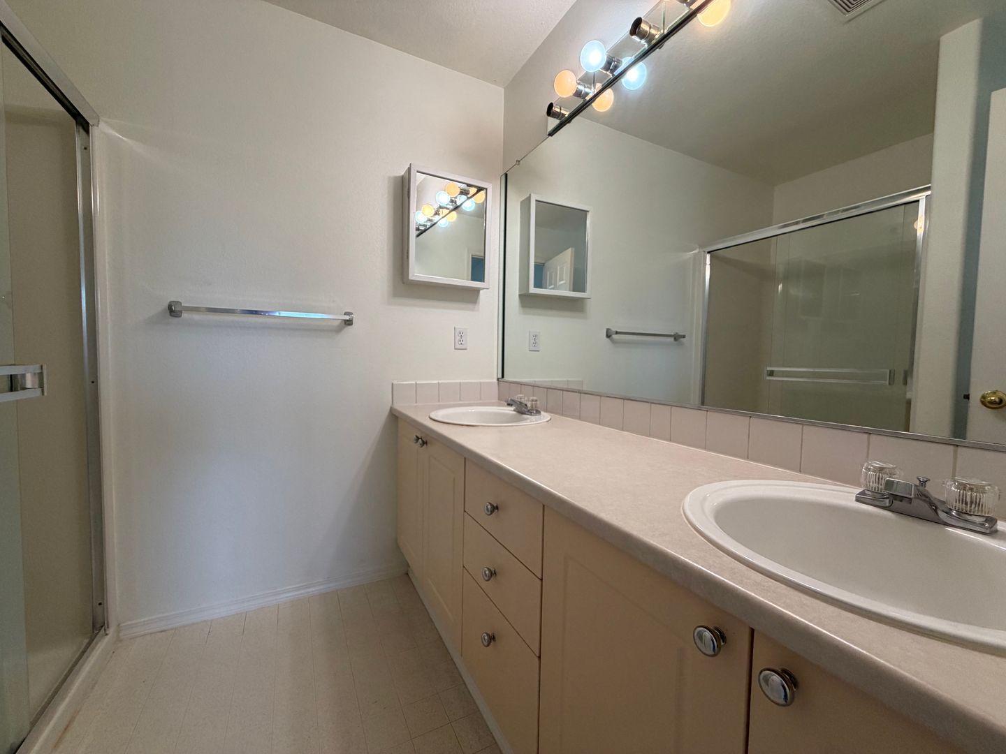 14110 SE Summerfield Loop - Happy Valley - Oregon - 3 bed, 2.5 bath rental property