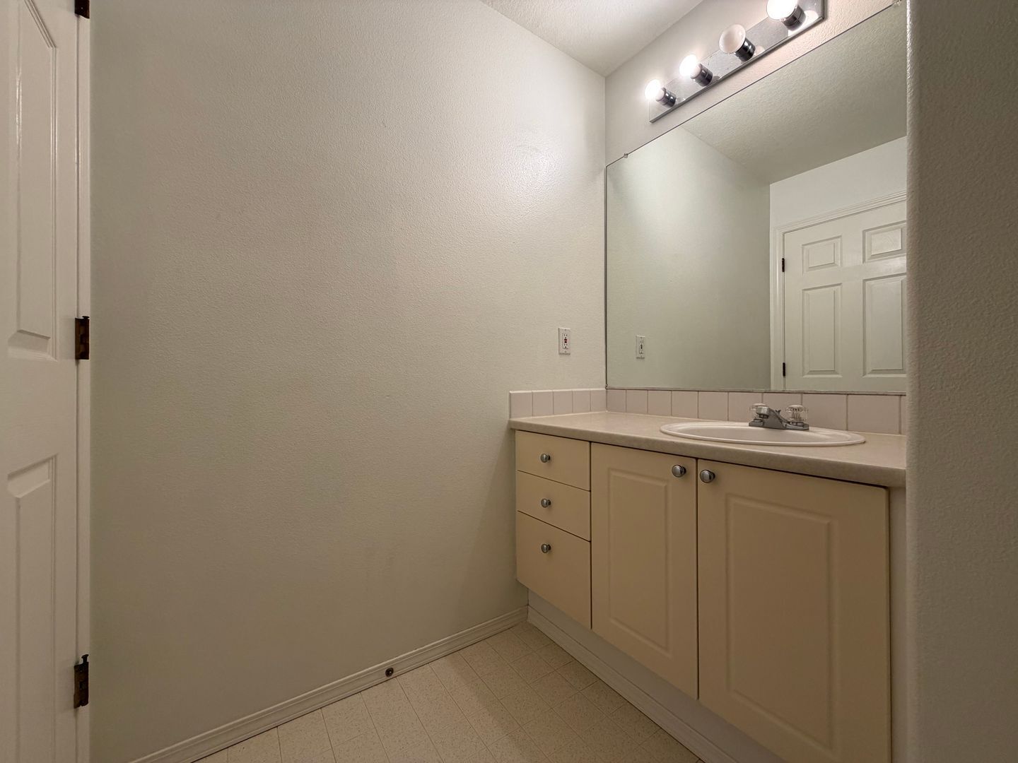 14110 SE Summerfield Loop - Happy Valley - Oregon - 3 bed, 2.5 bath rental property