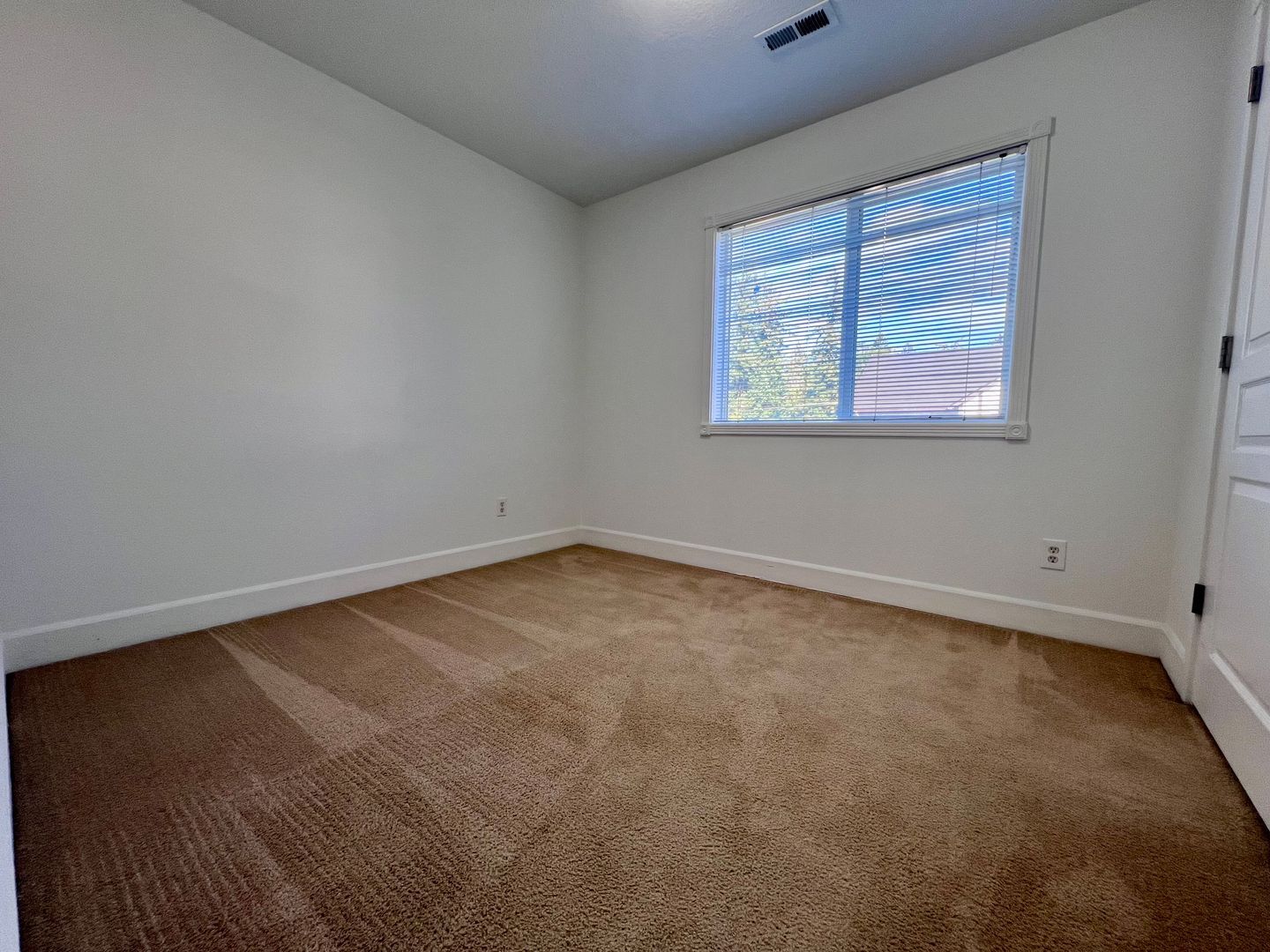 16739 NE Halsey St. - Portland - Oregon - 3 bed, 2.5 bath rental property