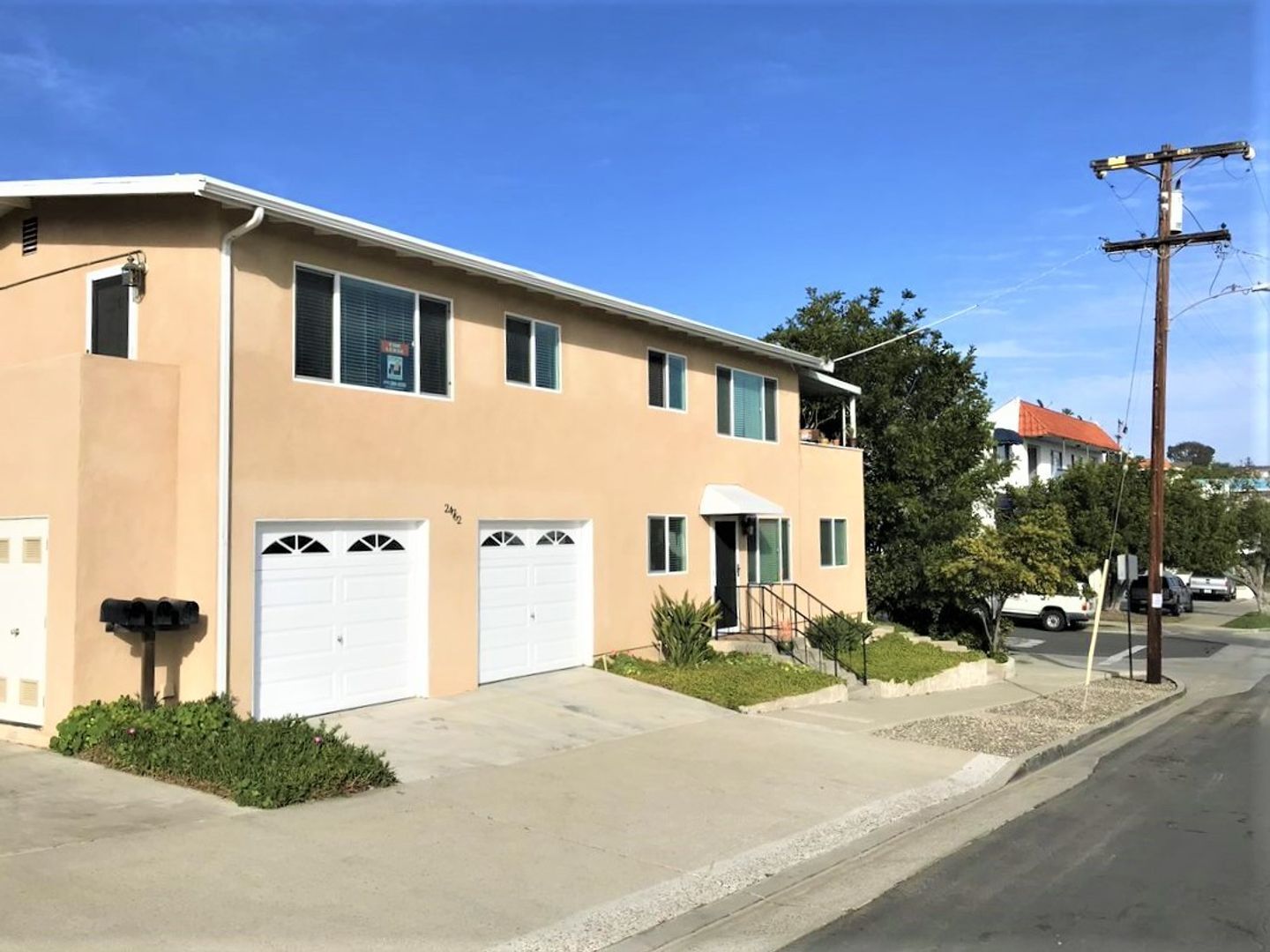24762 La Paz Ave