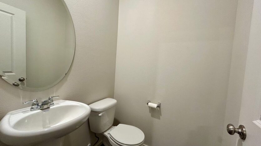 611 NE 72nd St - Vancouver - Washington - 3 bed, 2.5 bath rental property