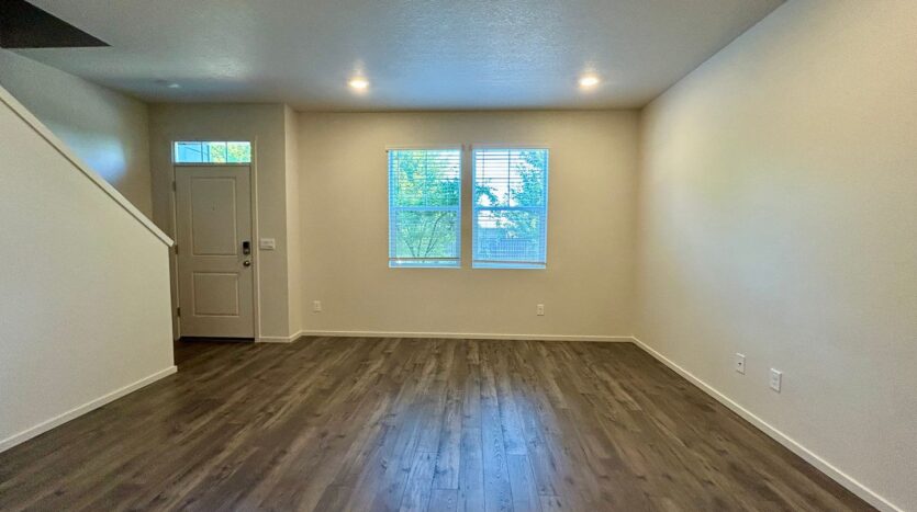 611 NE 72nd St - Vancouver - Washington - 3 bed, 2.5 bath rental property