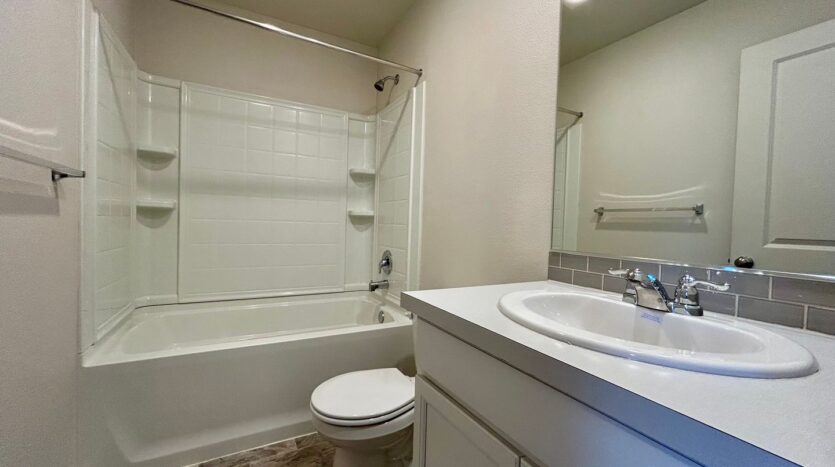 611 NE 72nd St - Vancouver - Washington - 3 bed, 2.5 bath rental property