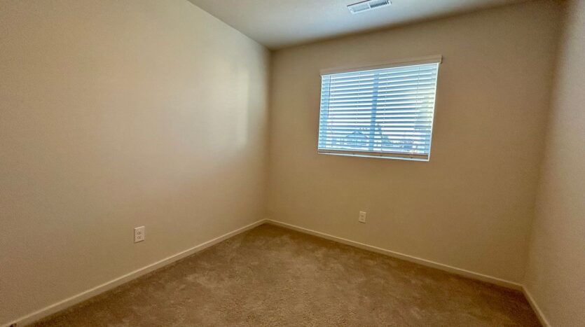 611 NE 72nd St - Vancouver - Washington - 3 bed, 2.5 bath rental property