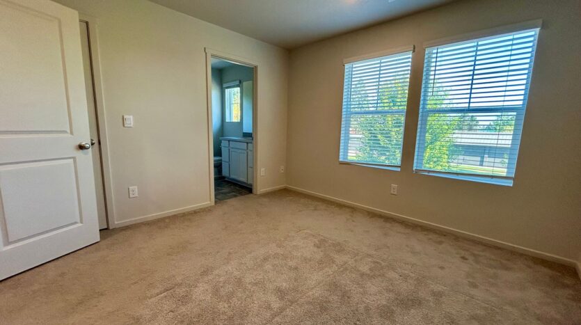 611 NE 72nd St - Vancouver - Washington - 3 bed, 2.5 bath rental property