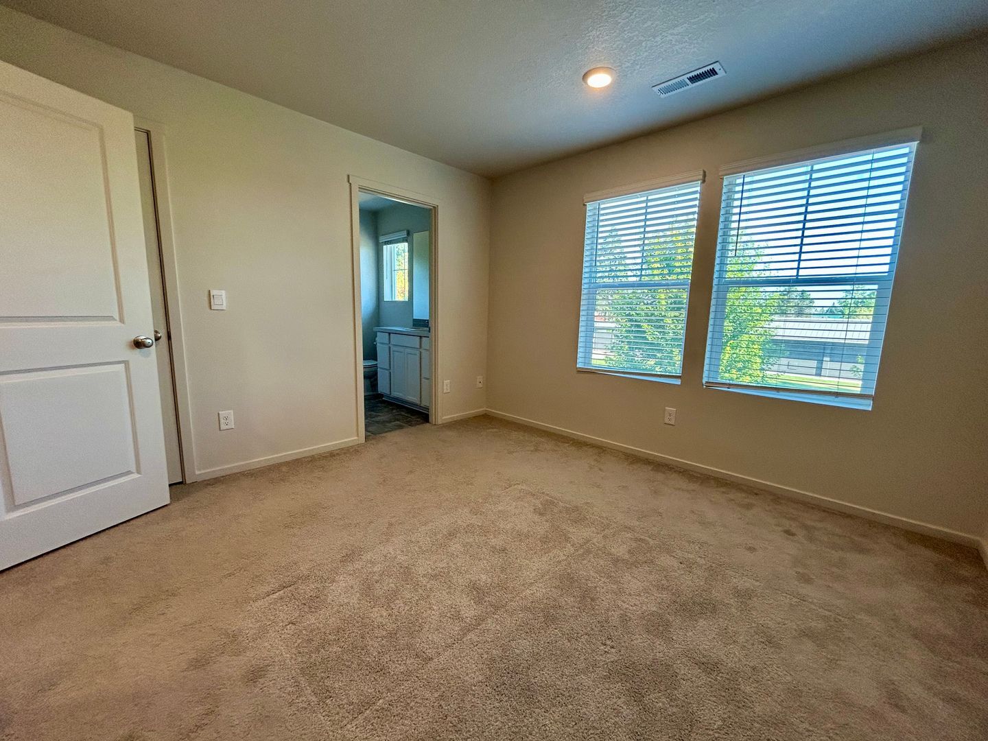 611 NE 72nd St - Vancouver - Washington - 3 bed, 2.5 bath rental property