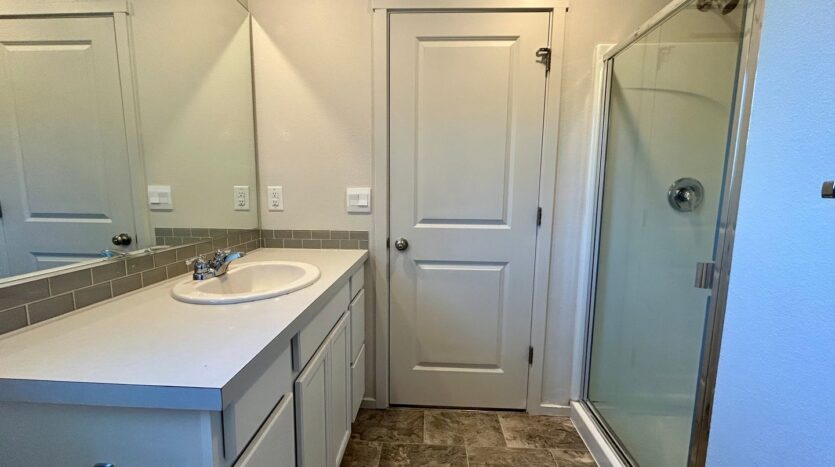 611 NE 72nd St - Vancouver - Washington - 3 bed, 2.5 bath rental property