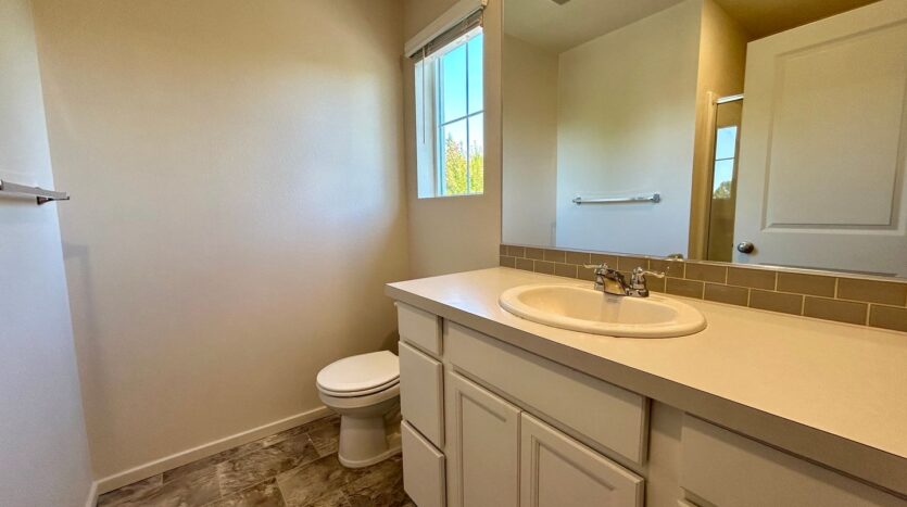 611 NE 72nd St - Vancouver - Washington - 3 bed, 2.5 bath rental property