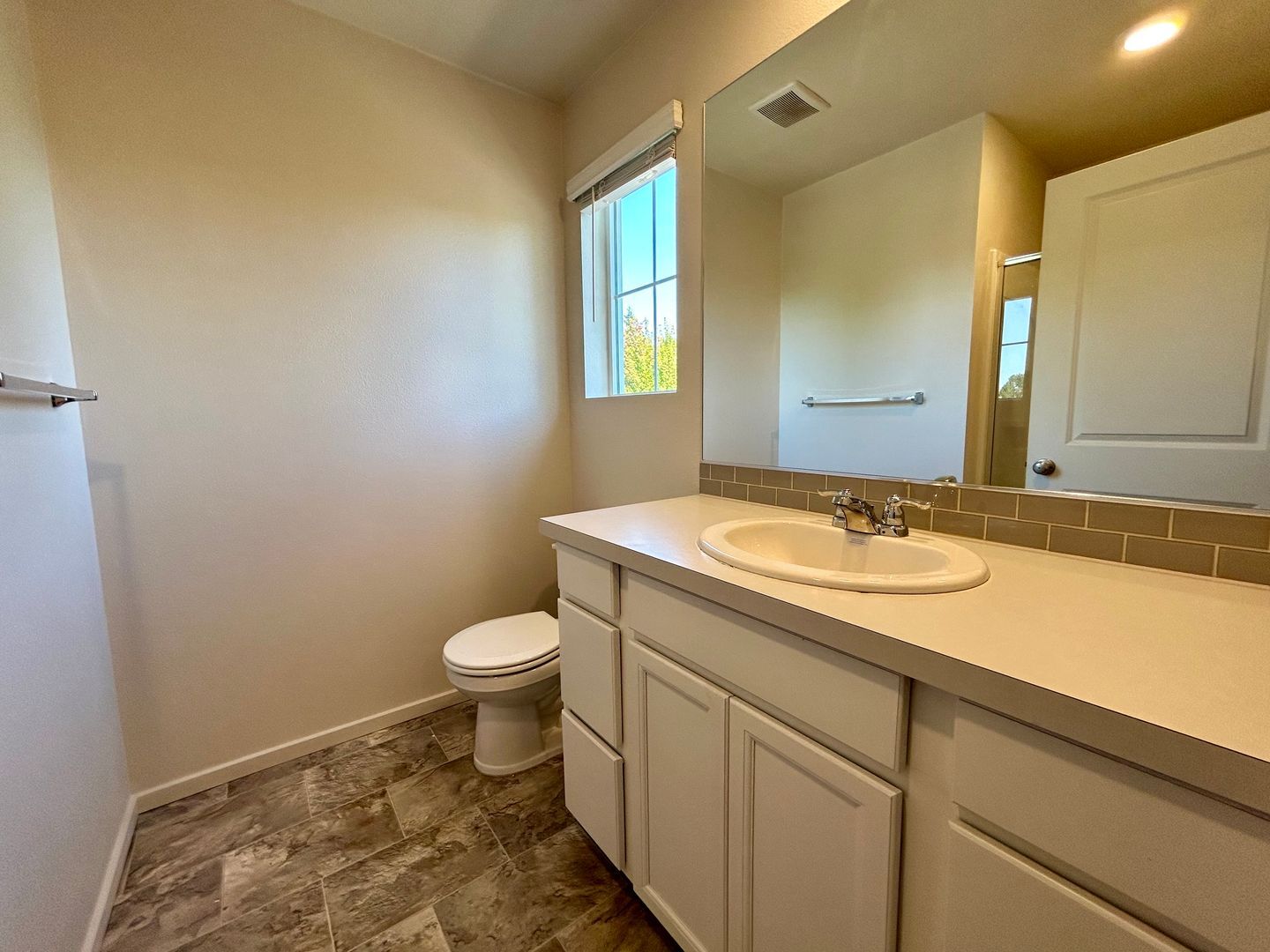 611 NE 72nd St - Vancouver - Washington - 3 bed, 2.5 bath rental property