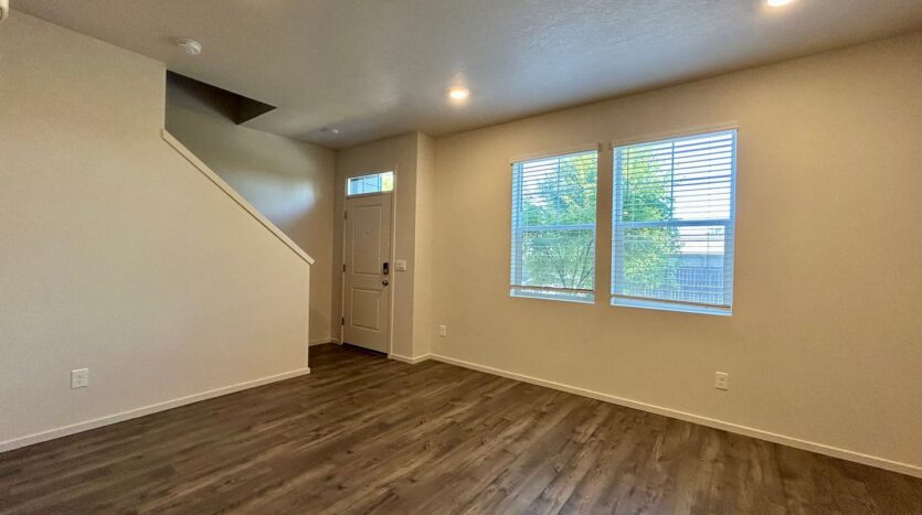 611 NE 72nd St - Vancouver - Washington - 3 bed, 2.5 bath rental property