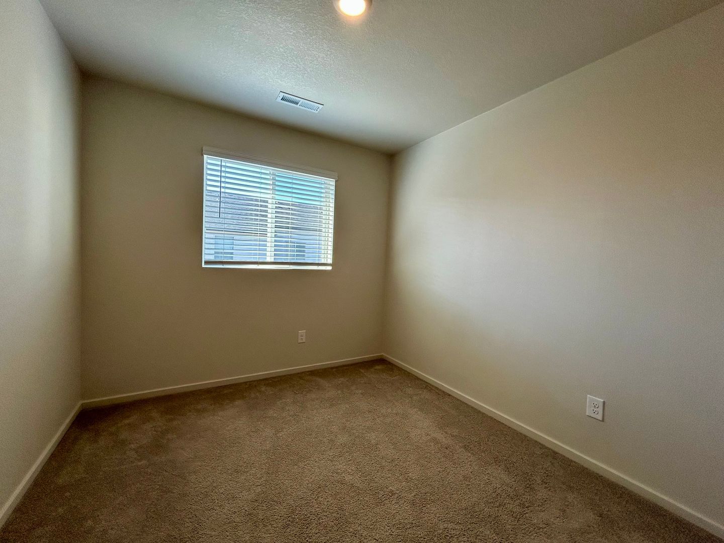 611 NE 72nd St - Vancouver - Washington - 3 bed, 2.5 bath rental property