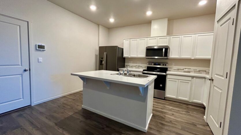 611 NE 72nd St - Vancouver - Washington - 3 bed, 2.5 bath rental property