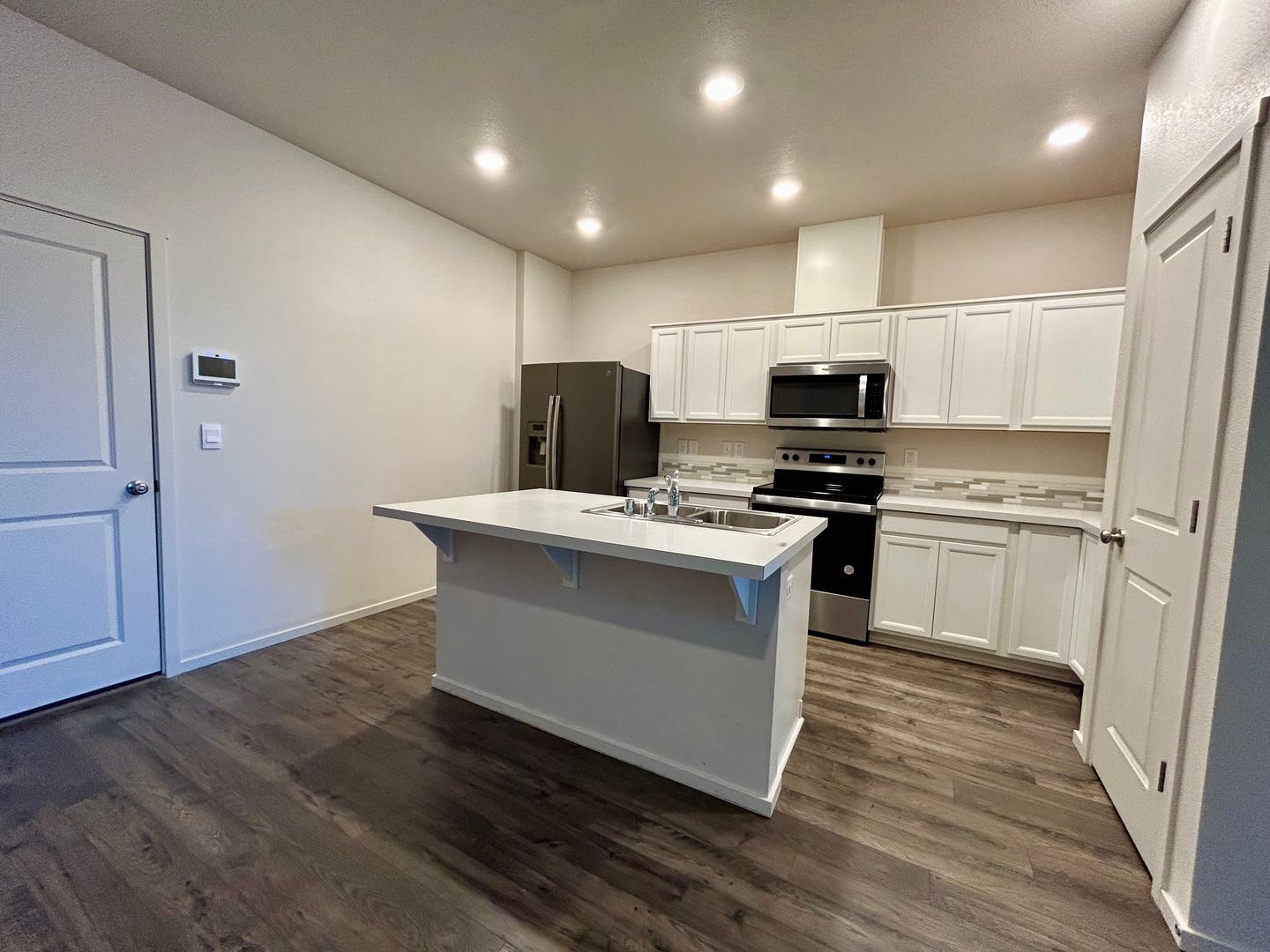 611 NE 72nd St - Vancouver - Washington - 3 bed, 2.5 bath rental property