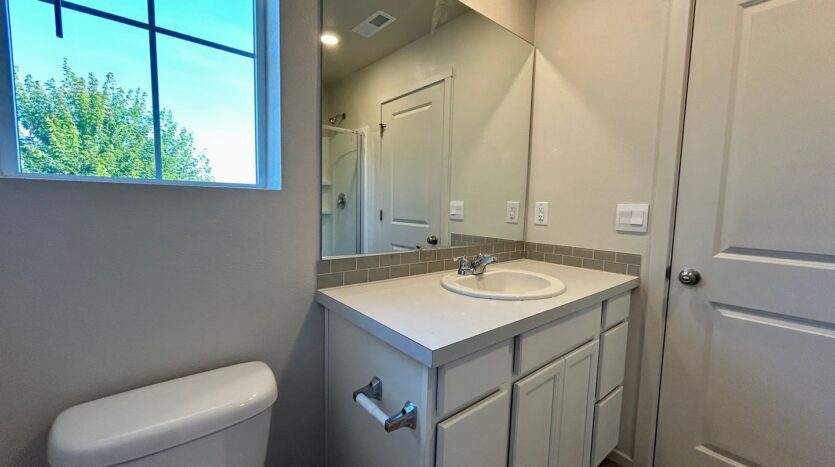 611 NE 72nd St - Vancouver - Washington - 3 bed, 2.5 bath rental property