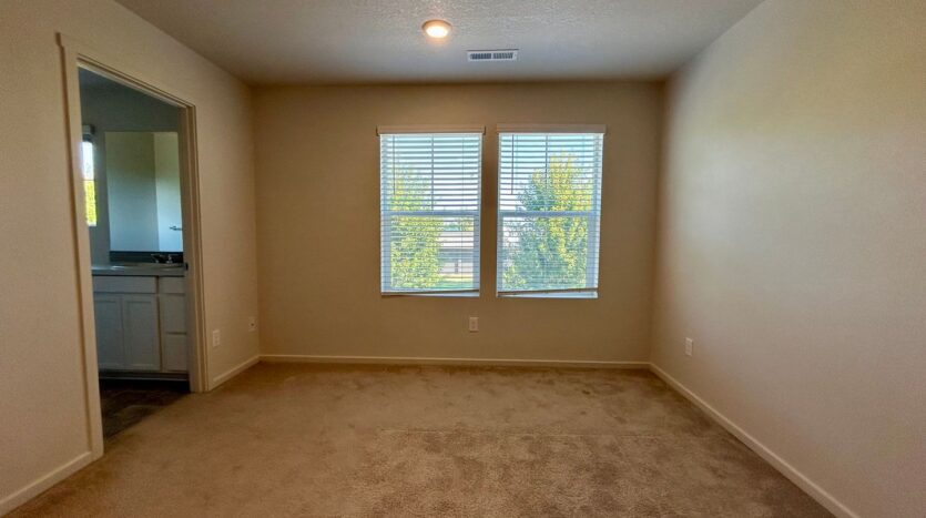 611 NE 72nd St - Vancouver - Washington - 3 bed, 2.5 bath rental property