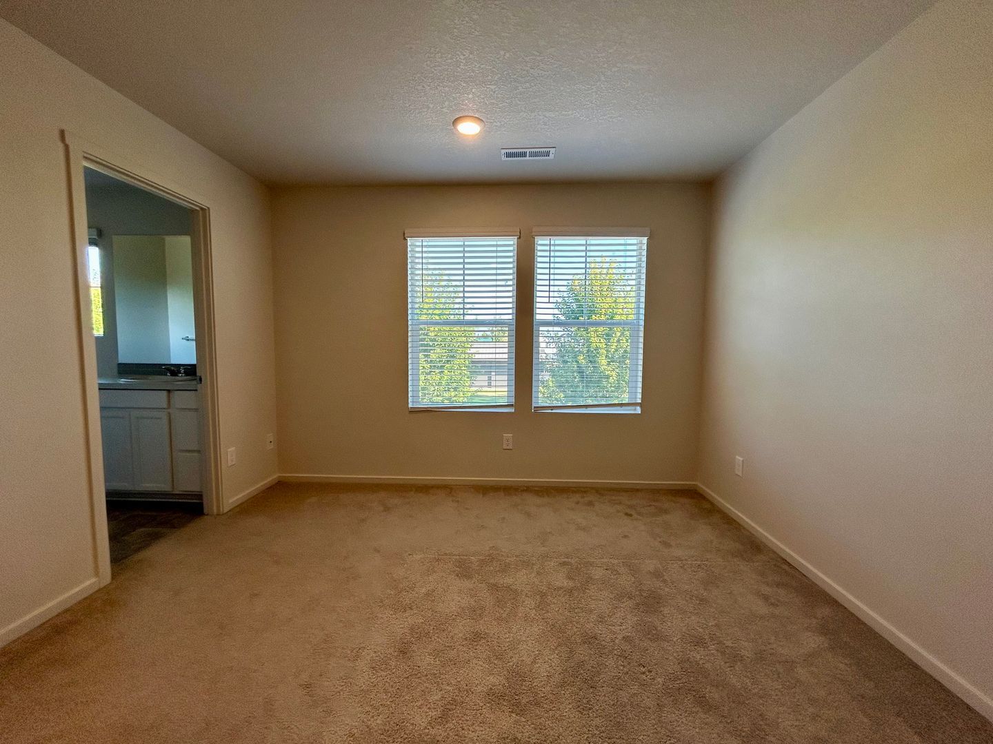 611 NE 72nd St - Vancouver - Washington - 3 bed, 2.5 bath rental property