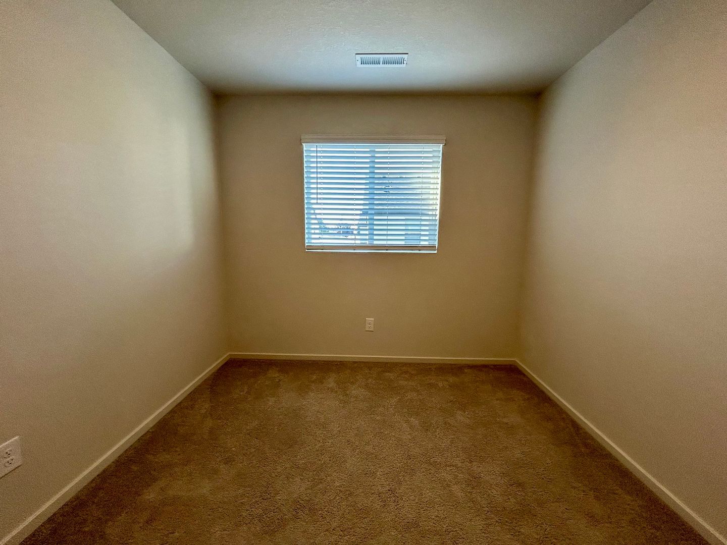 611 NE 72nd St - Vancouver - Washington - 3 bed, 2.5 bath rental property