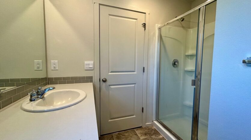 611 NE 72nd St - Vancouver - Washington - 3 bed, 2.5 bath rental property
