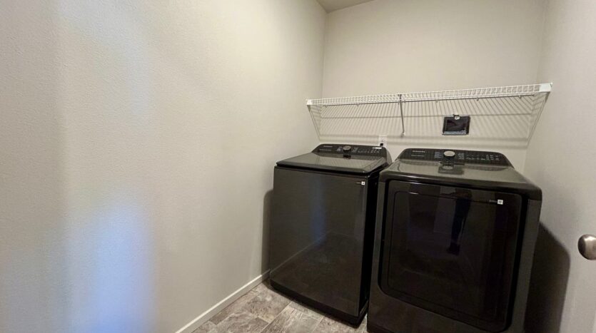 611 NE 72nd St - Vancouver - Washington - 3 bed, 2.5 bath rental property