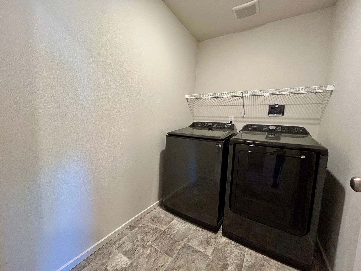 611 NE 72nd St - Vancouver - Washington - 3 bed, 2.5 bath rental property