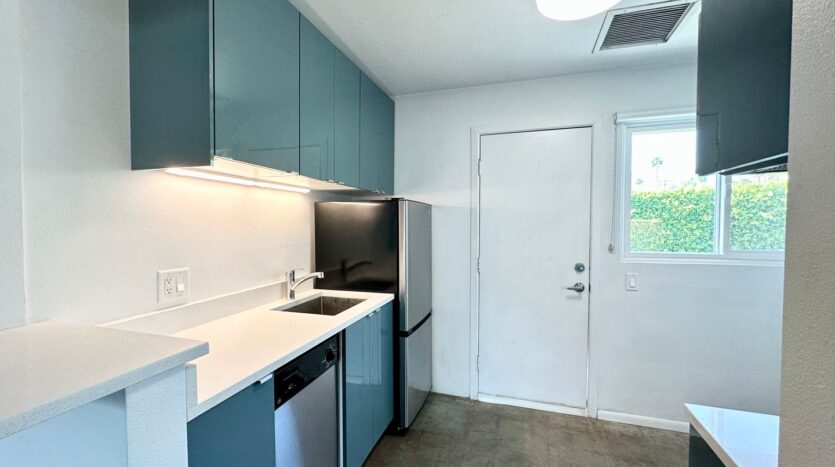 700 N Riverside Dr. - Unit 7 - Palm Springs - California - 1 bath rental property